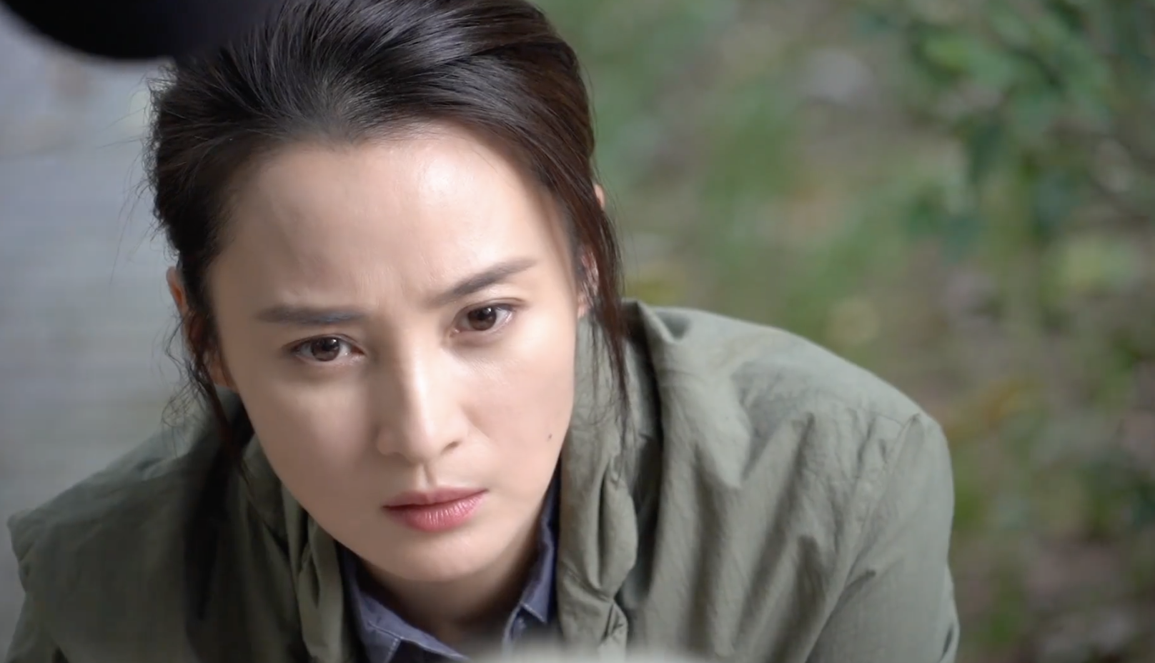 80天拍一部戏?蒋勤勤晒照庆杀青,二胎产子后45岁仍努力拍戏