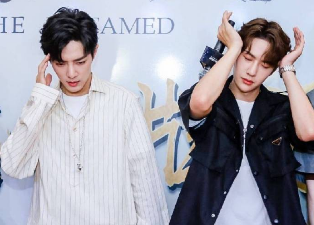 狼殿下肖战剧中嗑cp剧外飞奔拥抱王大陆不仅飞吻还比心