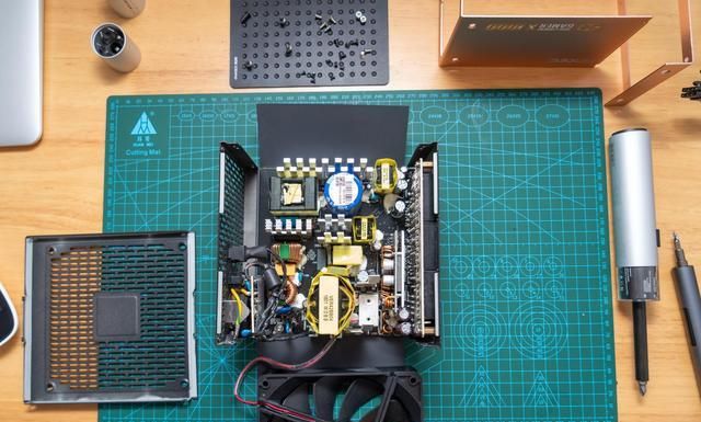 闲着无聊拆了一台安钛克1000w的电源6800xt无压力