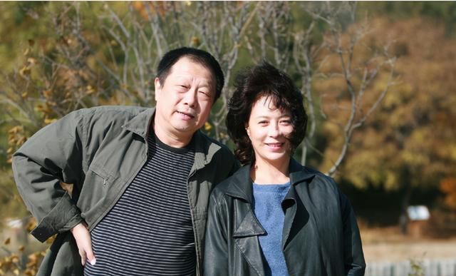 为人处事低调,40多年零绯闻,丈夫身份不一般|刘佳|李培森|低调_新浪