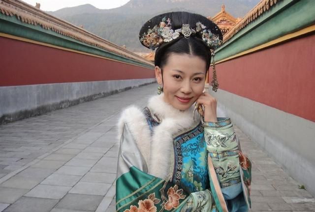 《甄嬛传》中,齐妃李氏是知府之女,家世不算差,又是雍正在潜邸时的侧