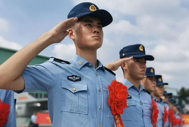 定向培養士官和直招士官晉升上士軍銜容易嗎