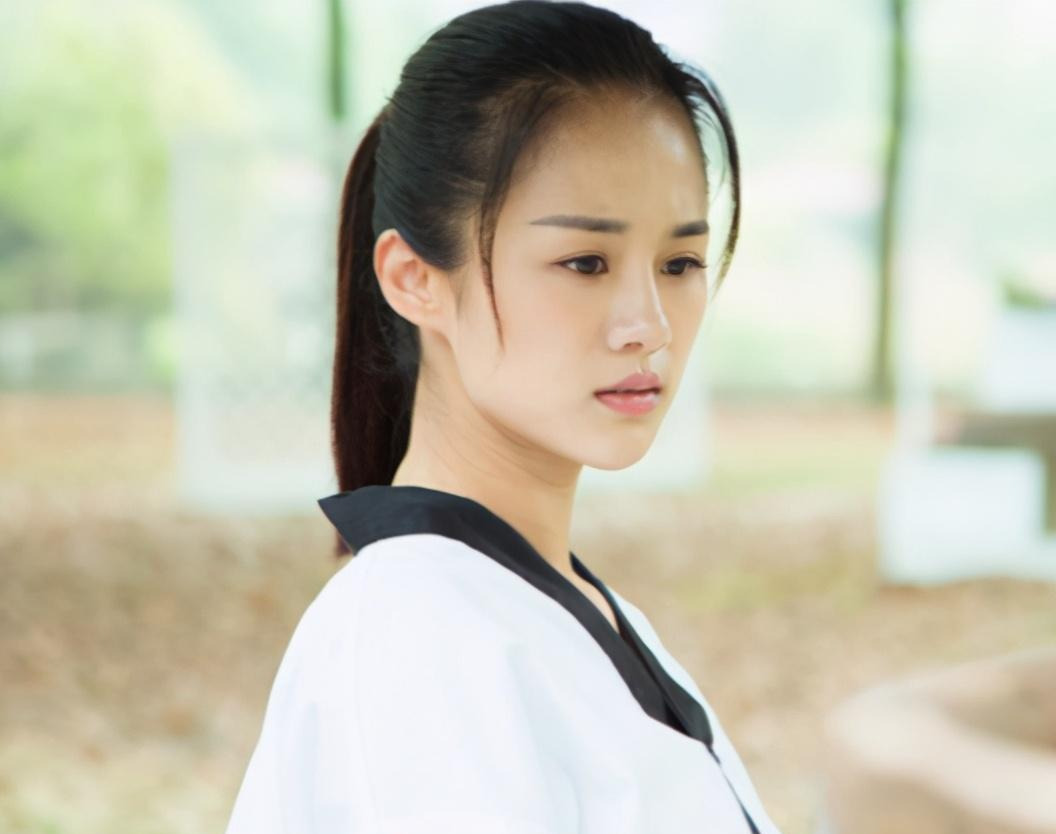 安悦溪是一个小有知名度的演员,她出演的作品都是很受观众喜爱的
