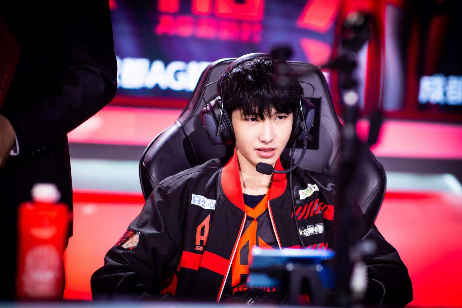 kpl:潇洒开播透露,常规赛最佳选手投票完毕,一诺将继续蝉联