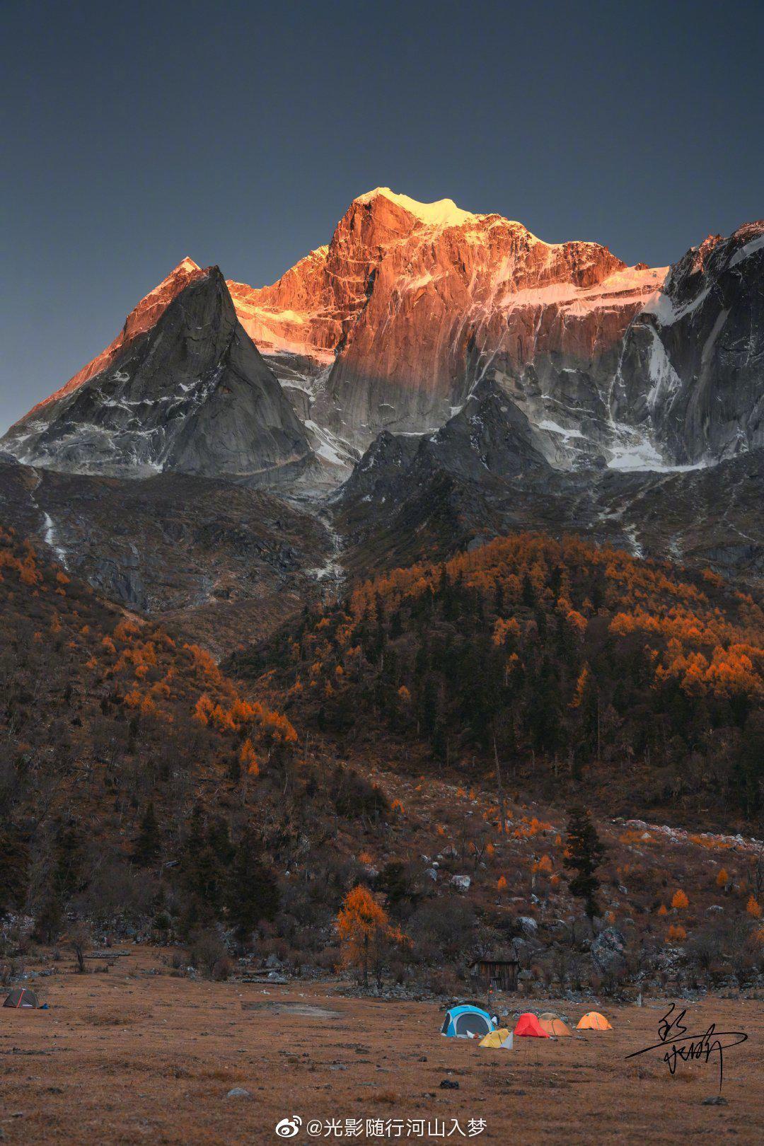 金秋时节的四姑娘山如此的梦幻唯美