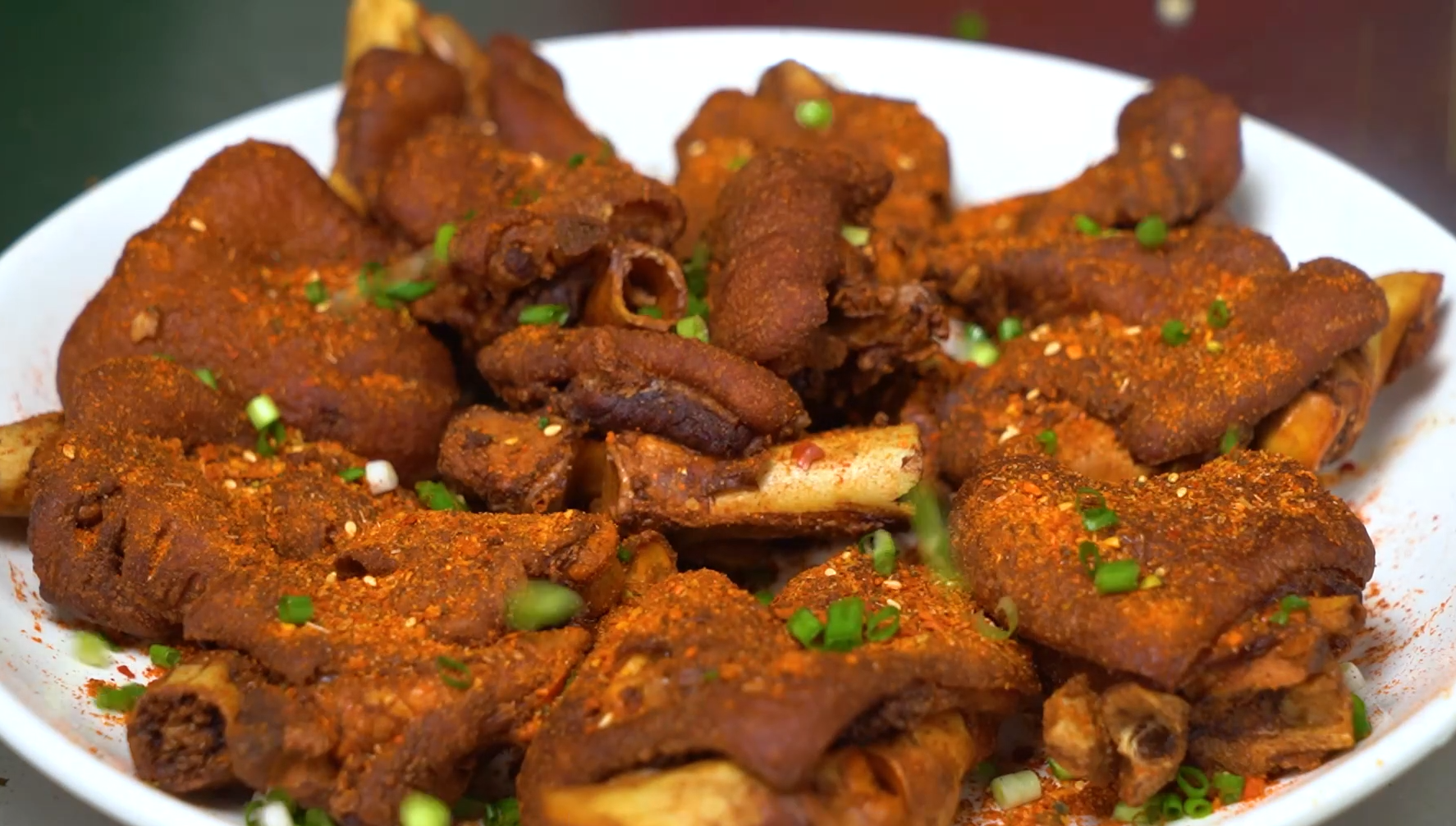 麻辣脆皮猪蹄先卤后炸外酥里嫩学会的都可以摆摊创业了