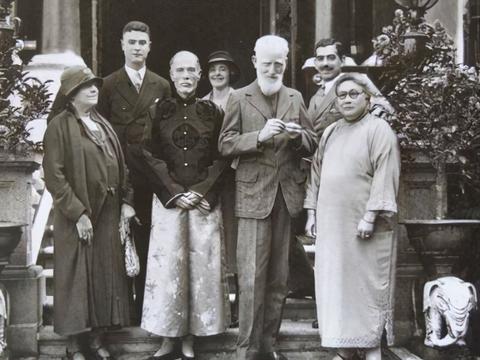 顶着舆论为老外生5个孩子,却被抛弃,儿子声明只做中国人|何仕文|施娣