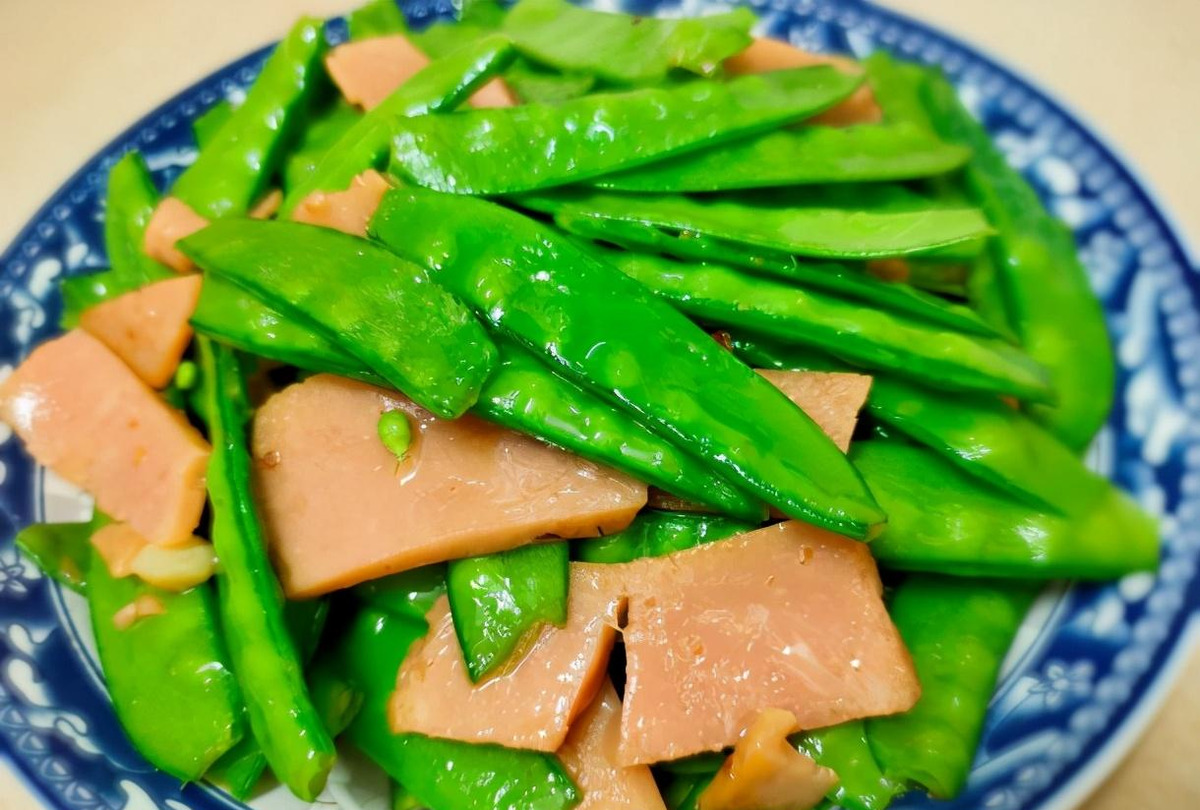 荷兰豆炒火腿肠还有点小清新的感觉