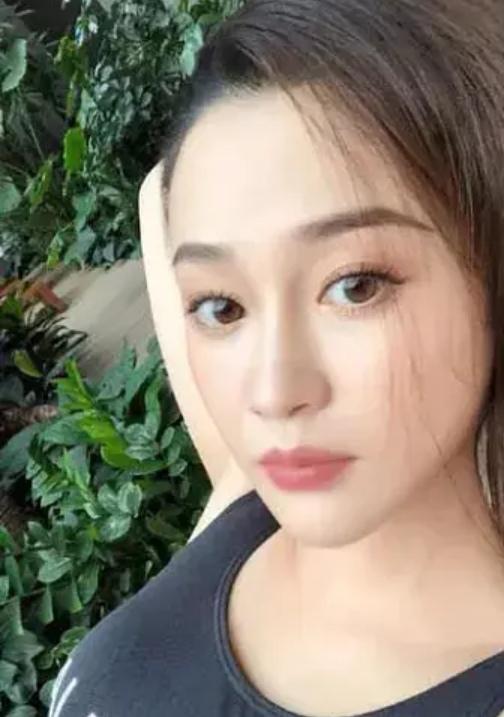 吴秀波小三近况疑曝光被铁链锁为狱友讲佛经误信渣男结局惨