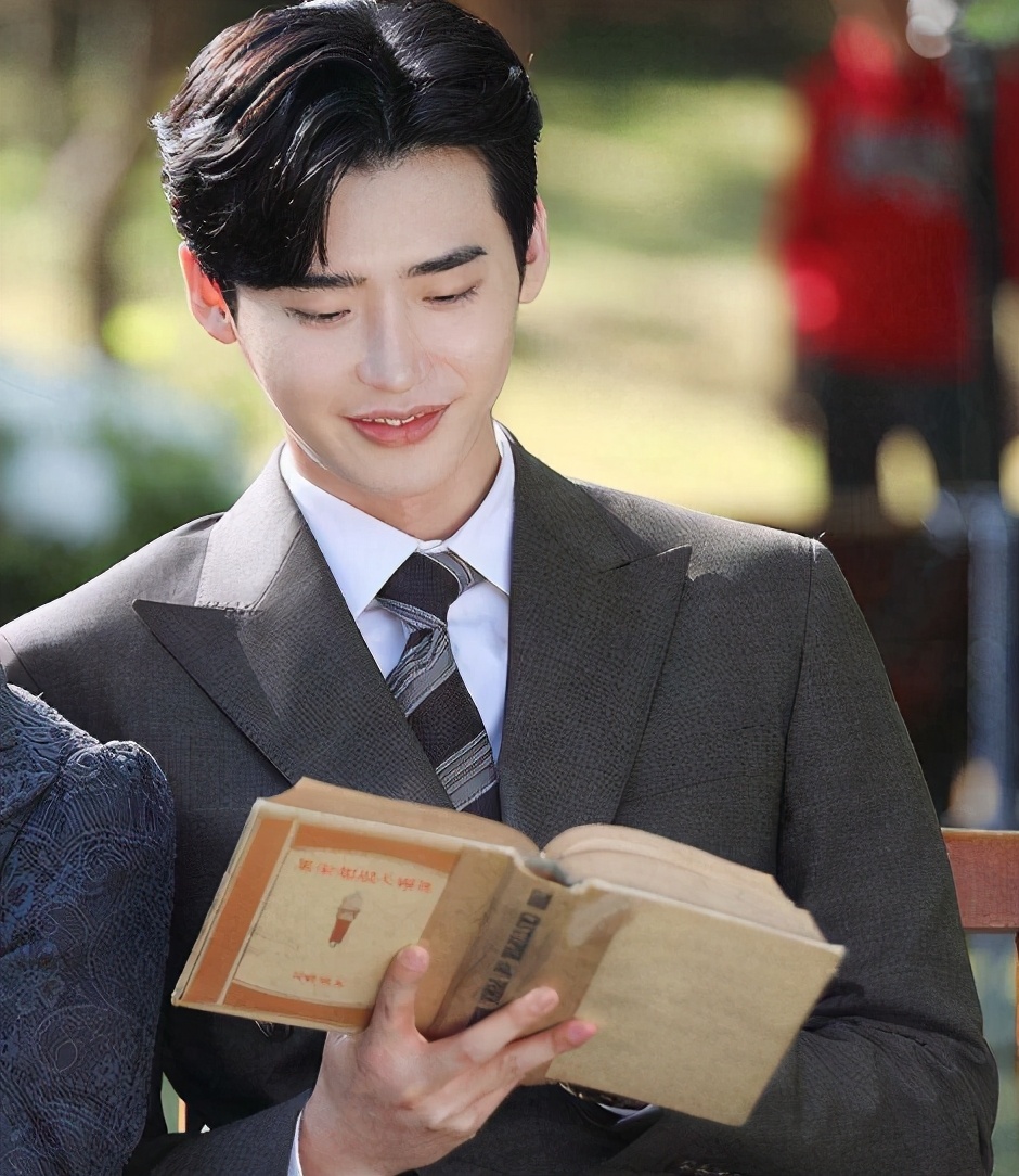 欧巴回来了!李钟硕下月退伍,将无缝进组拍摄电影《魔女2》