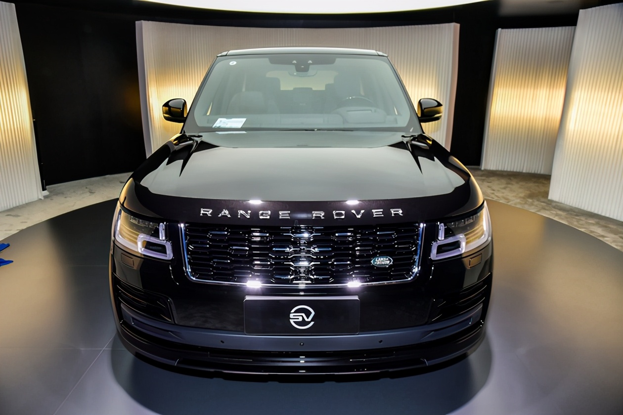 8万!路虎"黑骑士"车展上市,有钱人的专属豪华-新浪汽车