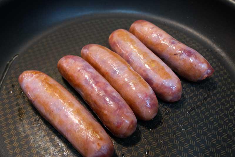 煎烤肠方法简单皮酥咬下去还会喷肉汁