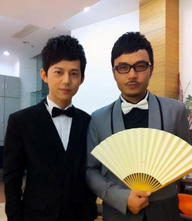 他是"湖南一哥",因听老婆怂恿自毁前程,沦落到做婚庆主持维生|孙鸣杰