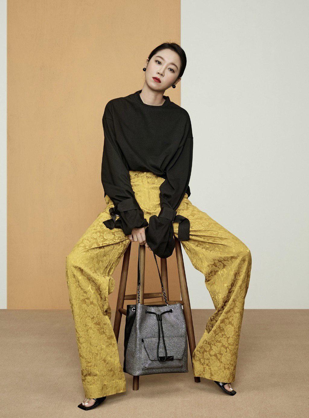 时尚从不靠长相孔孝真秋冬画报用穿搭完成逆袭造型摩登又有型