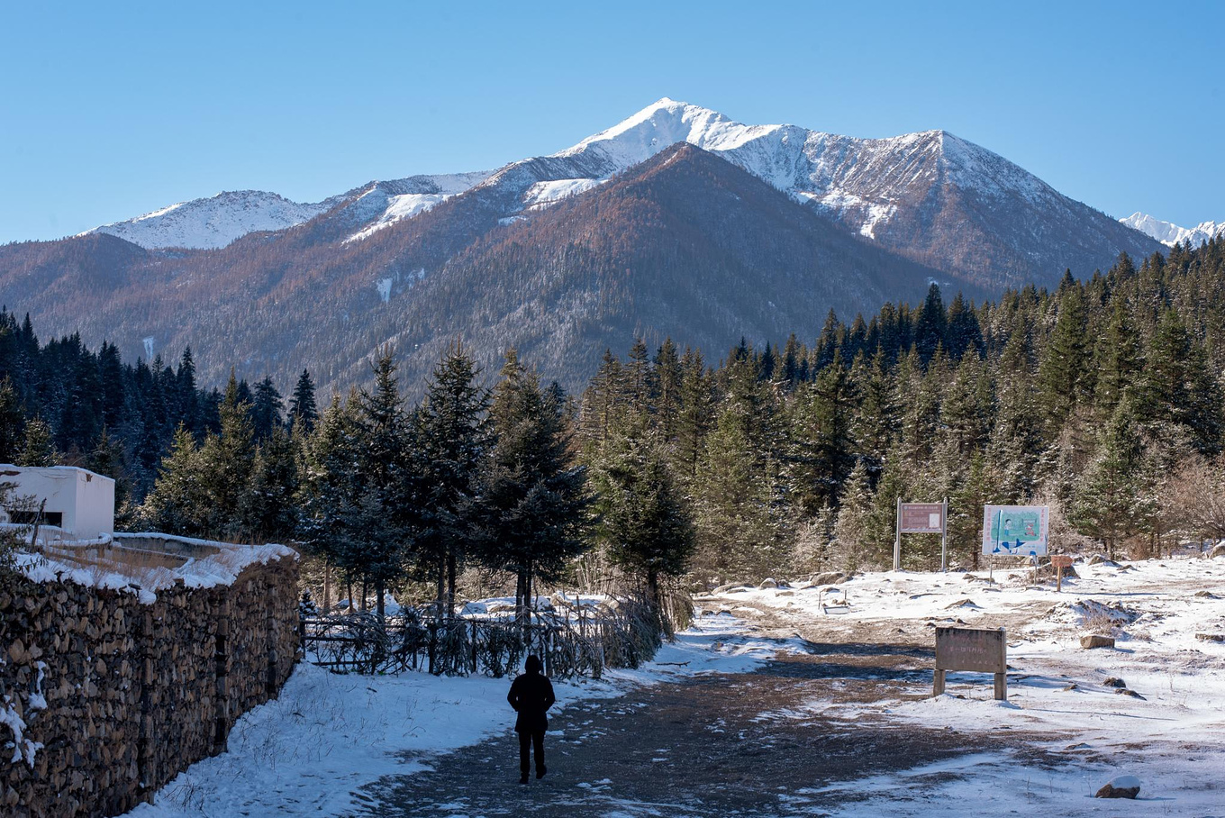 党岭雪山也是红军长征时翻越的海拔最高的雪山,至今在党岭山中依然