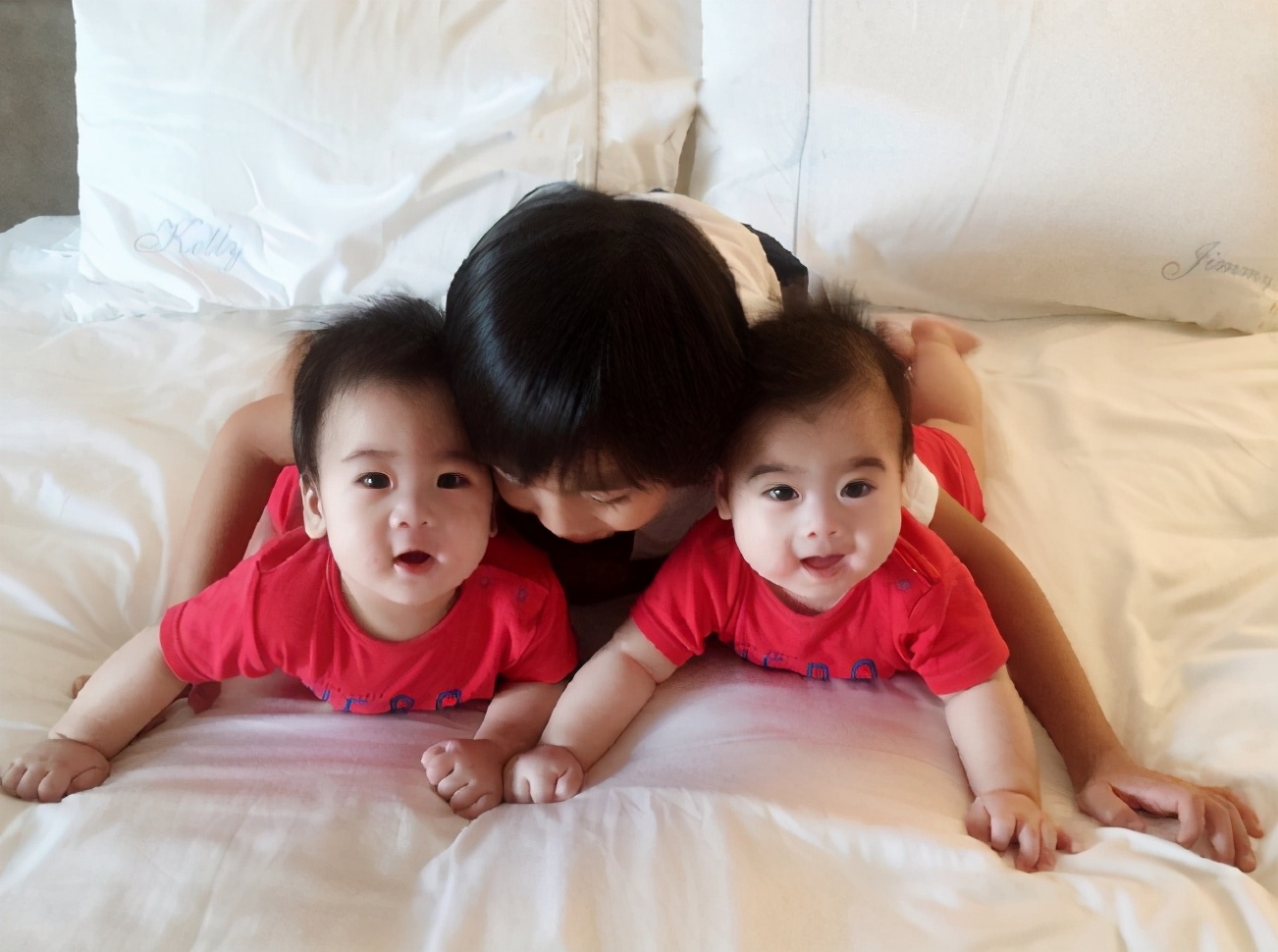 为什么现在的年轻夫妇,动不动就生"双胞胎"?医生:不是偶然