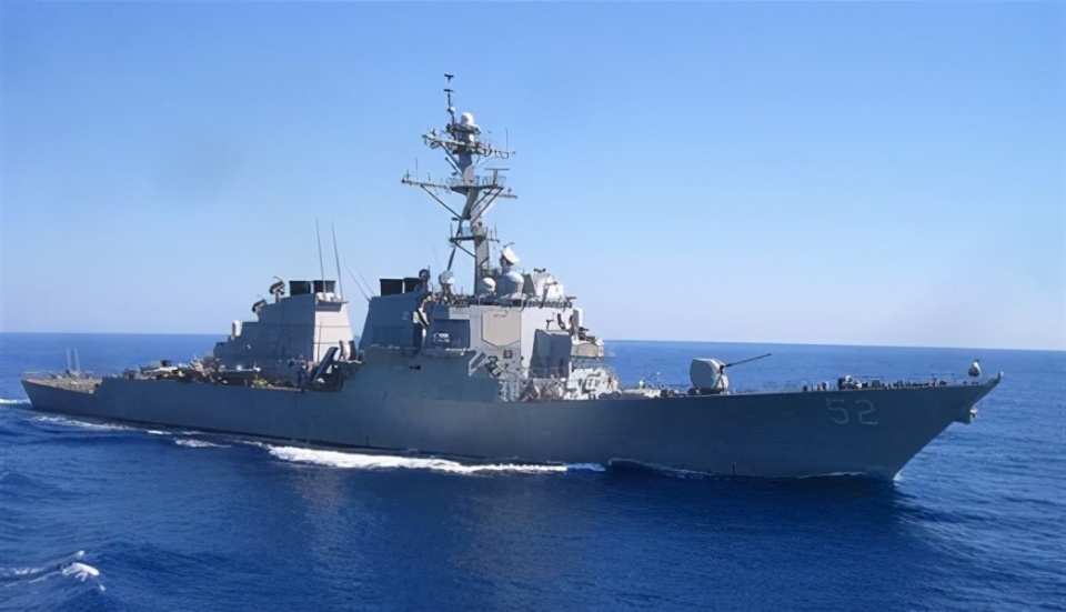 图为巴里号导弹驱逐舰近日,据媒体报道,东南方向海域拉响警报,美国