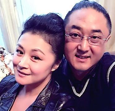 她的同学们慷慨解囊,演员李歌甚至还将借条直接撕碎.
