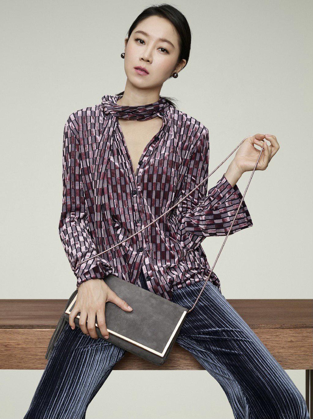 时尚从不靠长相孔孝真秋冬画报用穿搭完成逆袭造型摩登又有型