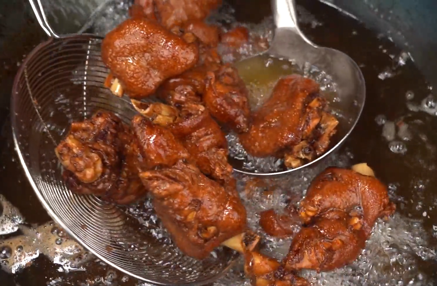 麻辣脆皮猪蹄先卤后炸外酥里嫩学会的都可以摆摊创业了