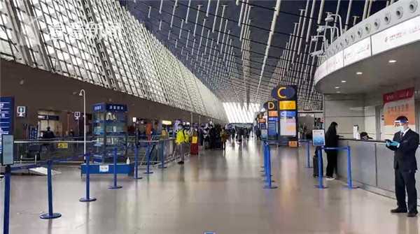 途经上海浦东机场行程码会变红？记者现场实测：不会变色