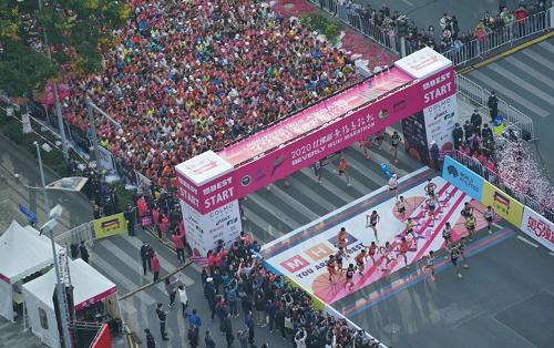 2020无锡马拉松鸣枪开跑货拉拉为赛事提供运力保障