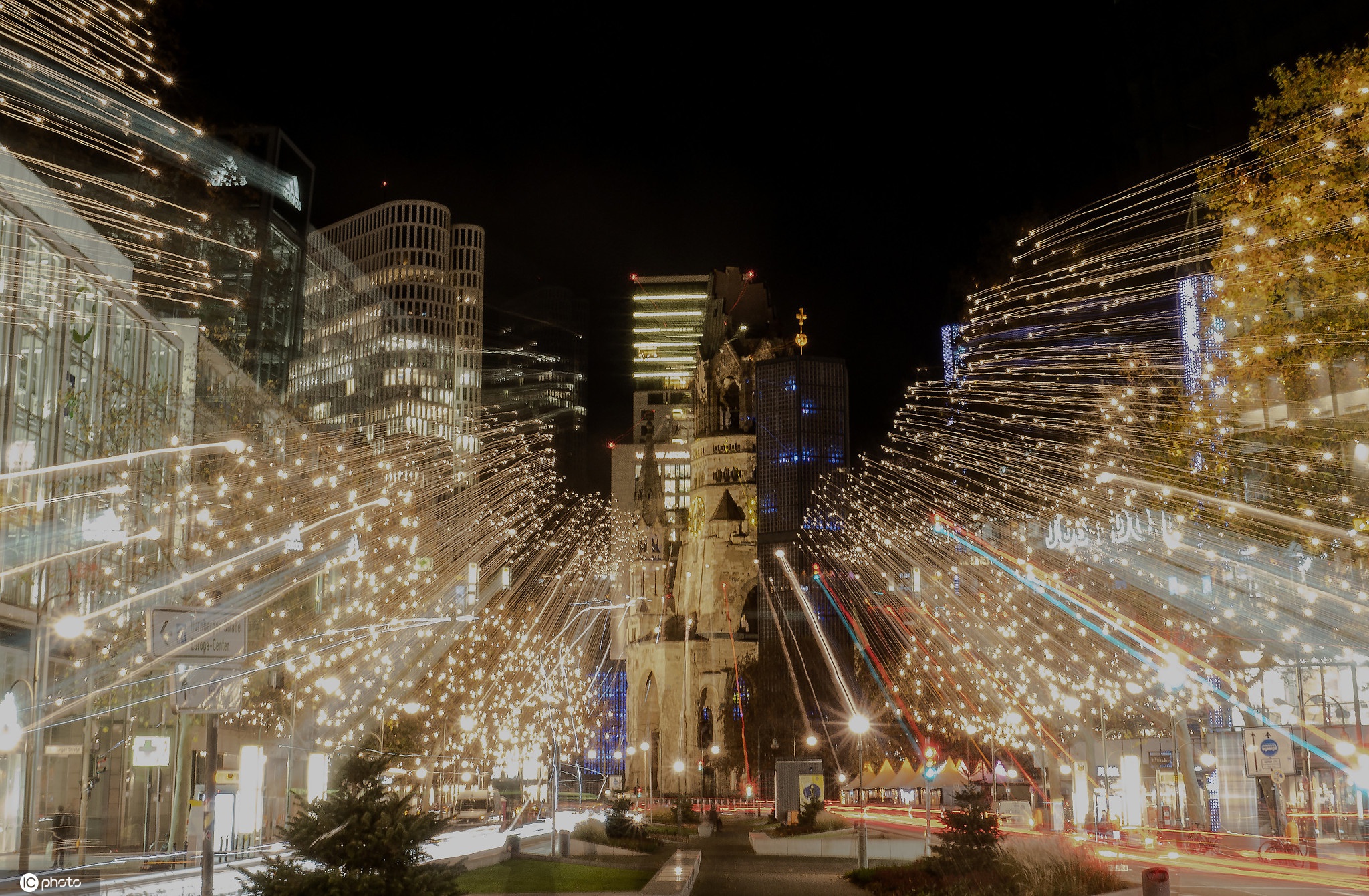 德国柏林圣诞装饰亮灯流光溢彩璀璨夺目