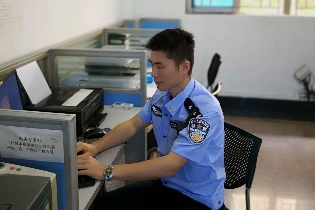 最美基层民警 | 李辉龙:重拳惩犯罪,悉心纾民困