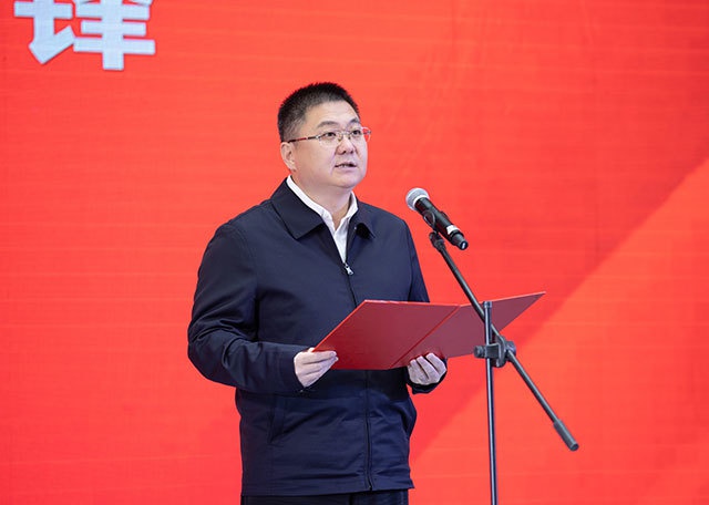 区委副书记,区长潘永锋致辞
