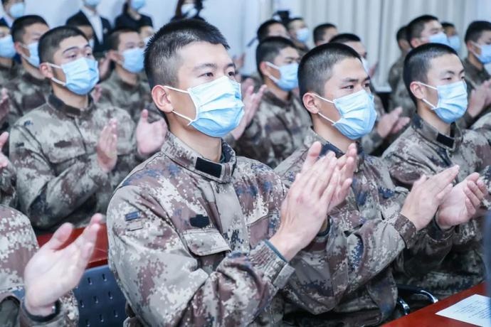 丰台区:当普法宣讲员遇上"兵哥哥"……|北京|部队官兵_新浪新闻