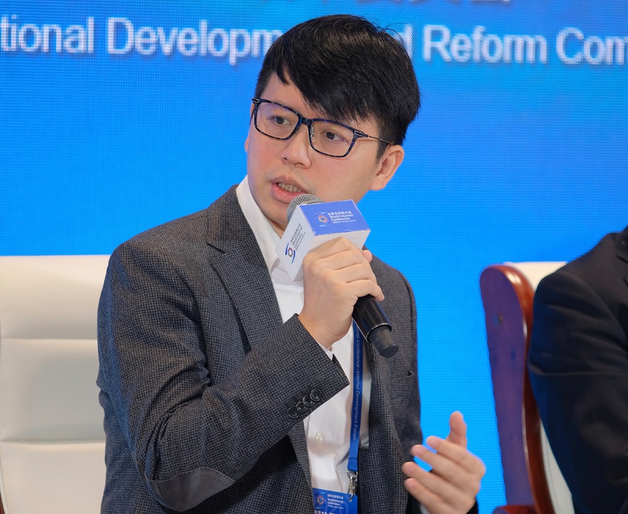 对话研讨1美图公司创始人兼首席执行官吴欣鸿参与讨论