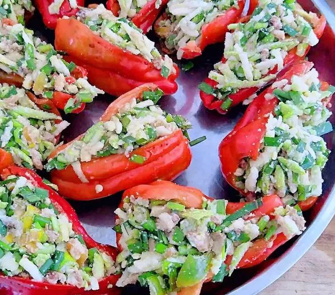 蒸辣椒包板粿是德兴龙头山一带的特色美食.