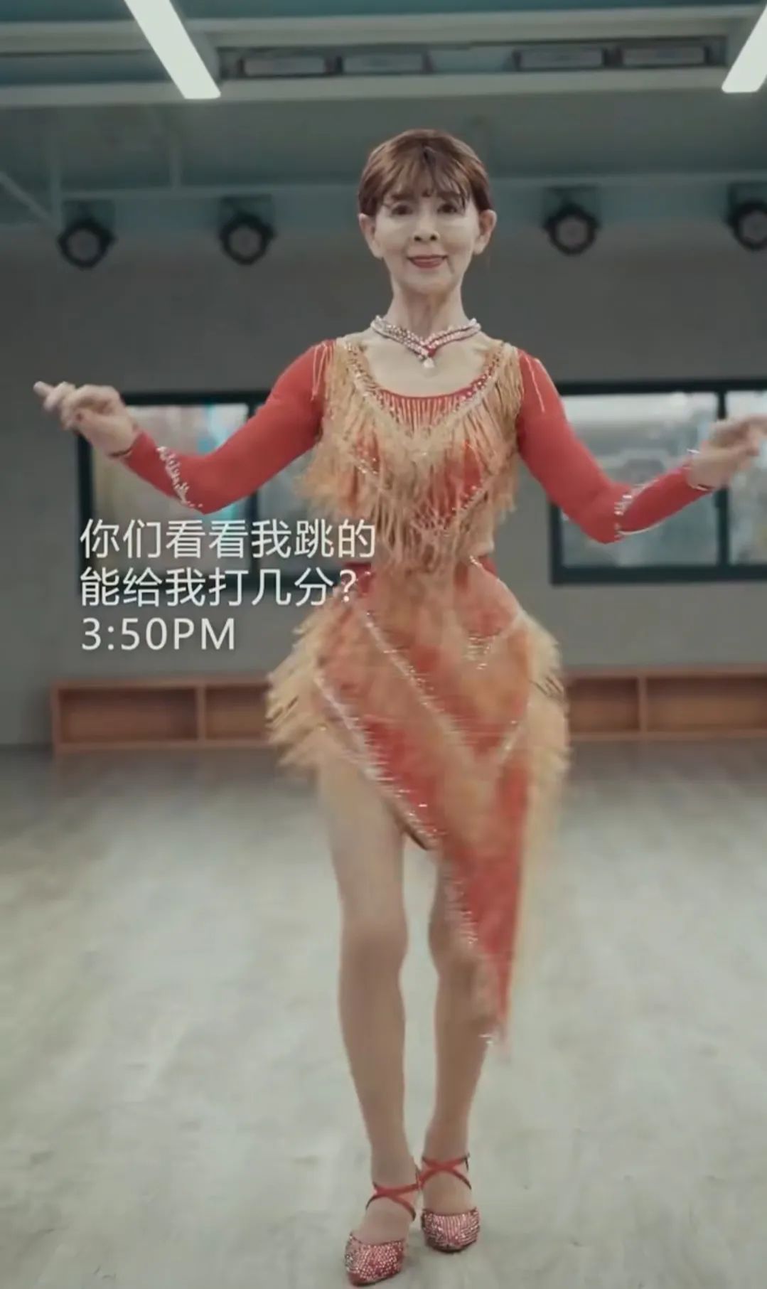 79岁爱穿高跟鞋的汪奶奶火爆抖音,坚持跳舞66年,年轻的心态永远不老!