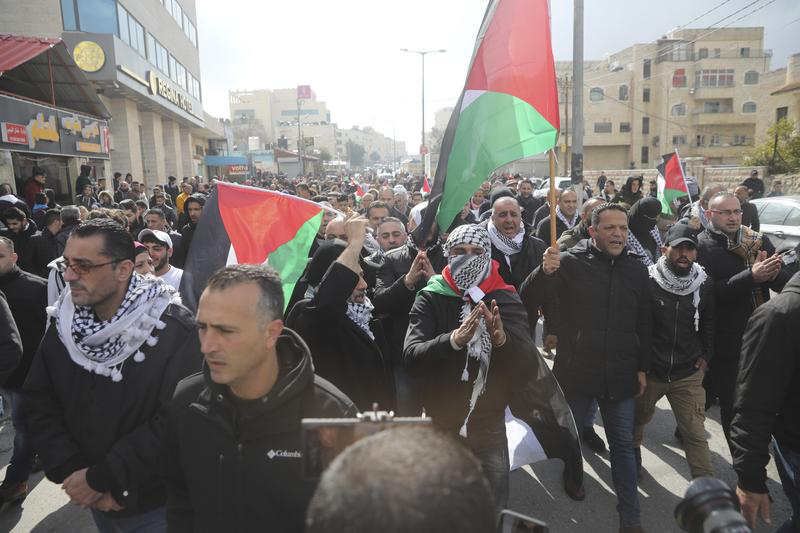 巴勒斯坦民众大规模游行示威，反对“世纪协议”。网络 图