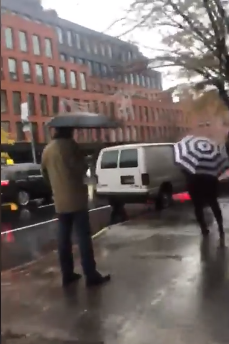 纽约出现新冠病毒检测代排业务 时薪涨至80美元