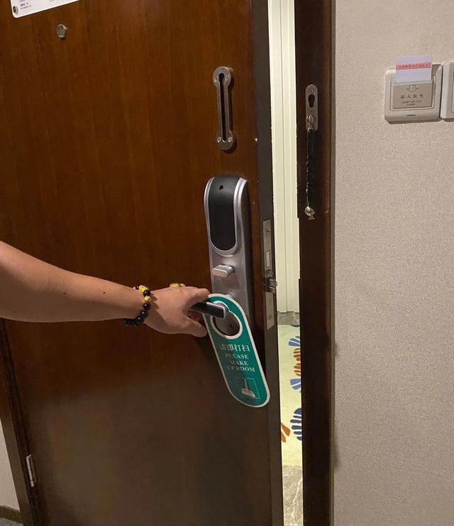 酒店房门图据潇湘晨报