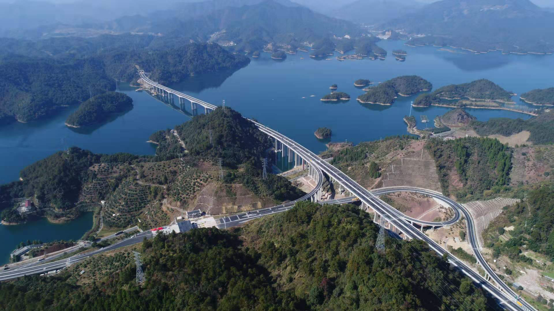 千黄高速淳安段被授予"最美绿色高速"称号,12月将通车