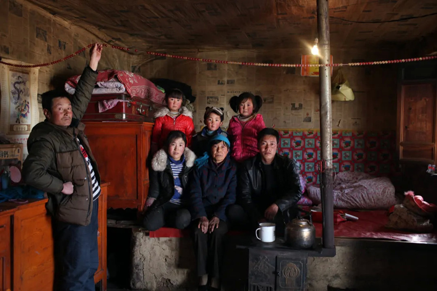 摄影师|刘飞越:留守的农村——甘肃陇南祖和孙肖像