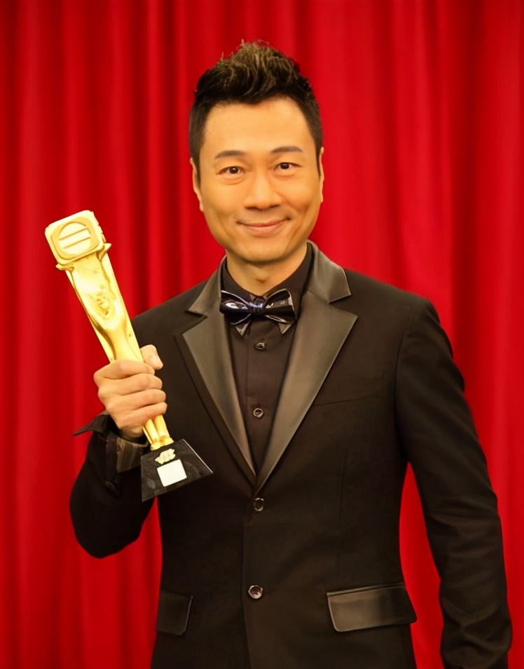 有记者采访黎耀祥的时候曾问到过这个话题,黎耀祥回答说得知内地明星