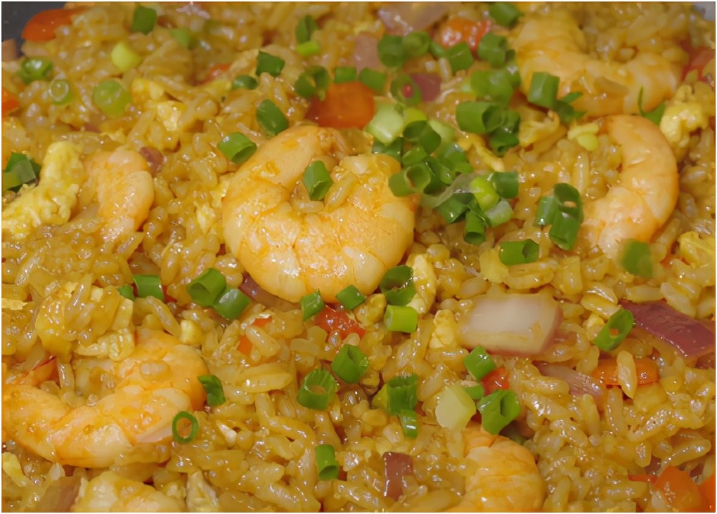 咖喱虾仁炒饭,咖喱超级好吃,啥调料都不用加超级方便