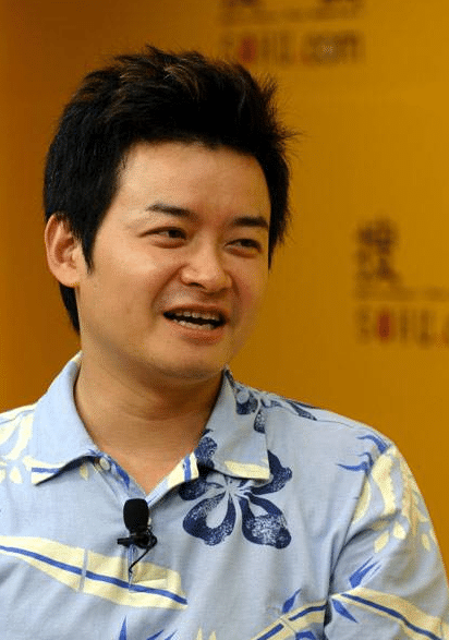 被王小丫带红的李佳明为何因徐小平一话辞职央视远赴美国