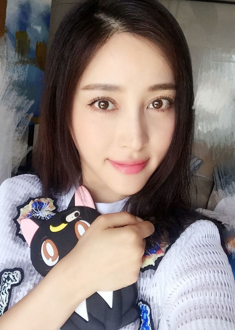 甘婷婷脸部浮肿疑整容曾是最美潘金莲如今不忍细看