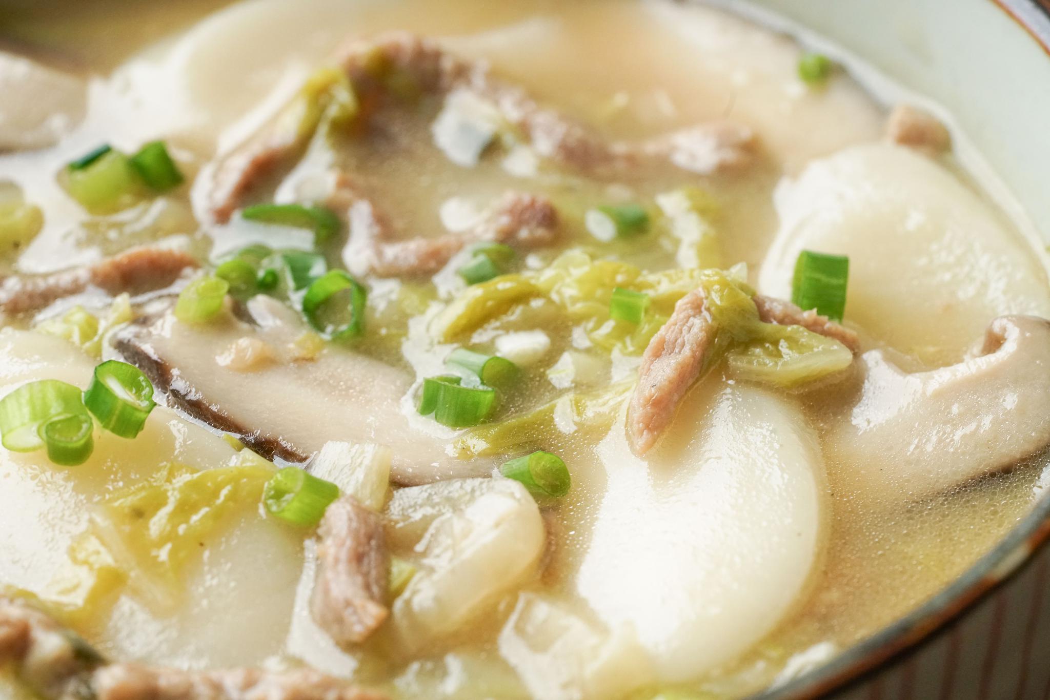 冬日白菜美如笋,绵韧软口,给你最厚实的满足感|肉丝|年糕|猪肉丝_新浪