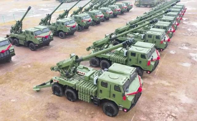 正式列装了我国最新型的pcl-181 155mm车载加榴炮,这款亮相于2019年新