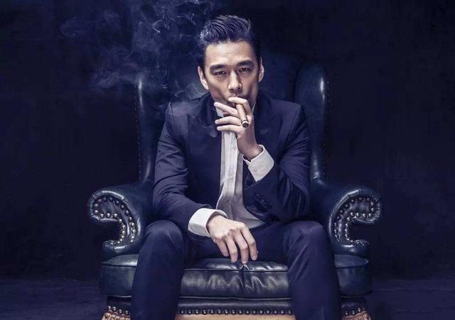 相貌最"贵气"的演员,演不了穷人,拍戏连西装都是私人定制
