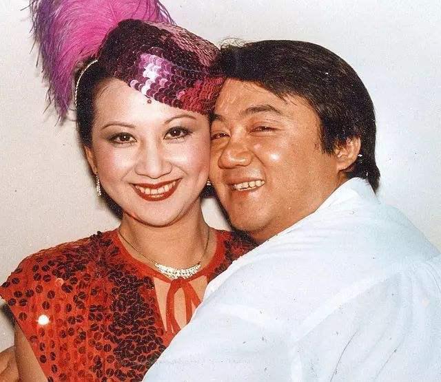 老戏骨穿深v秀事业线,童星出道还是七公主,前夫失踪卷走财产