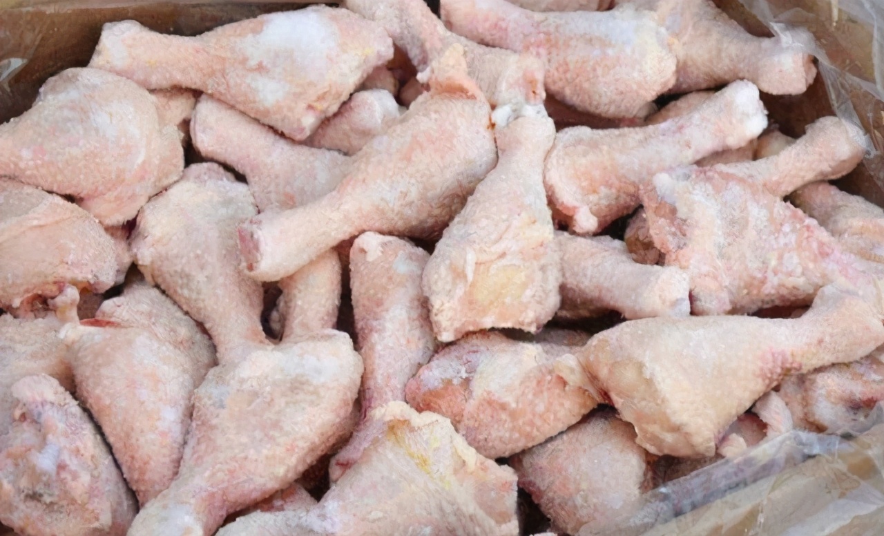 超市的冻鸡腿从何而来?为啥这么便宜?能放心吃吗?销售员说漏嘴
