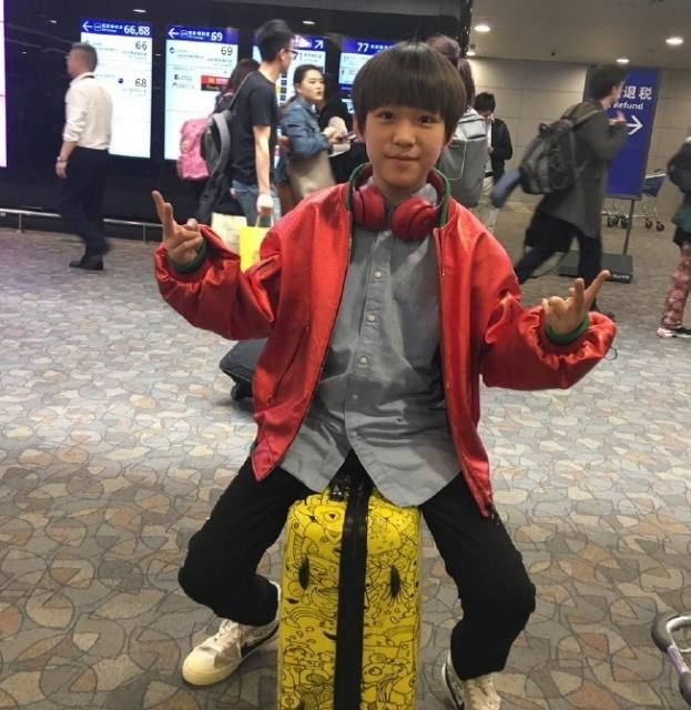 红,13岁就拿飞行执照,才15岁演戏超20部|小爸爸|朱佳煜|童星_新浪新闻