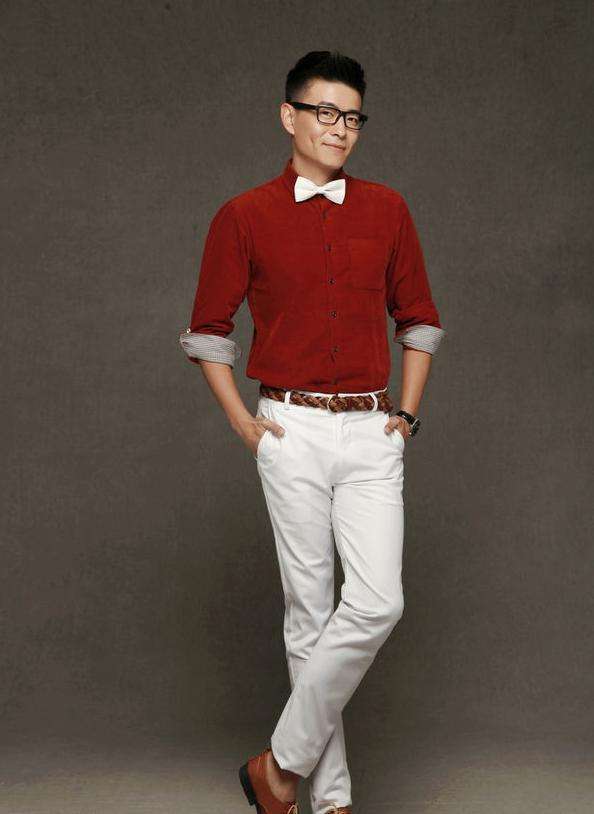 李槐龙一个帅气有魅力的男人,用自己的能力完成每次表演