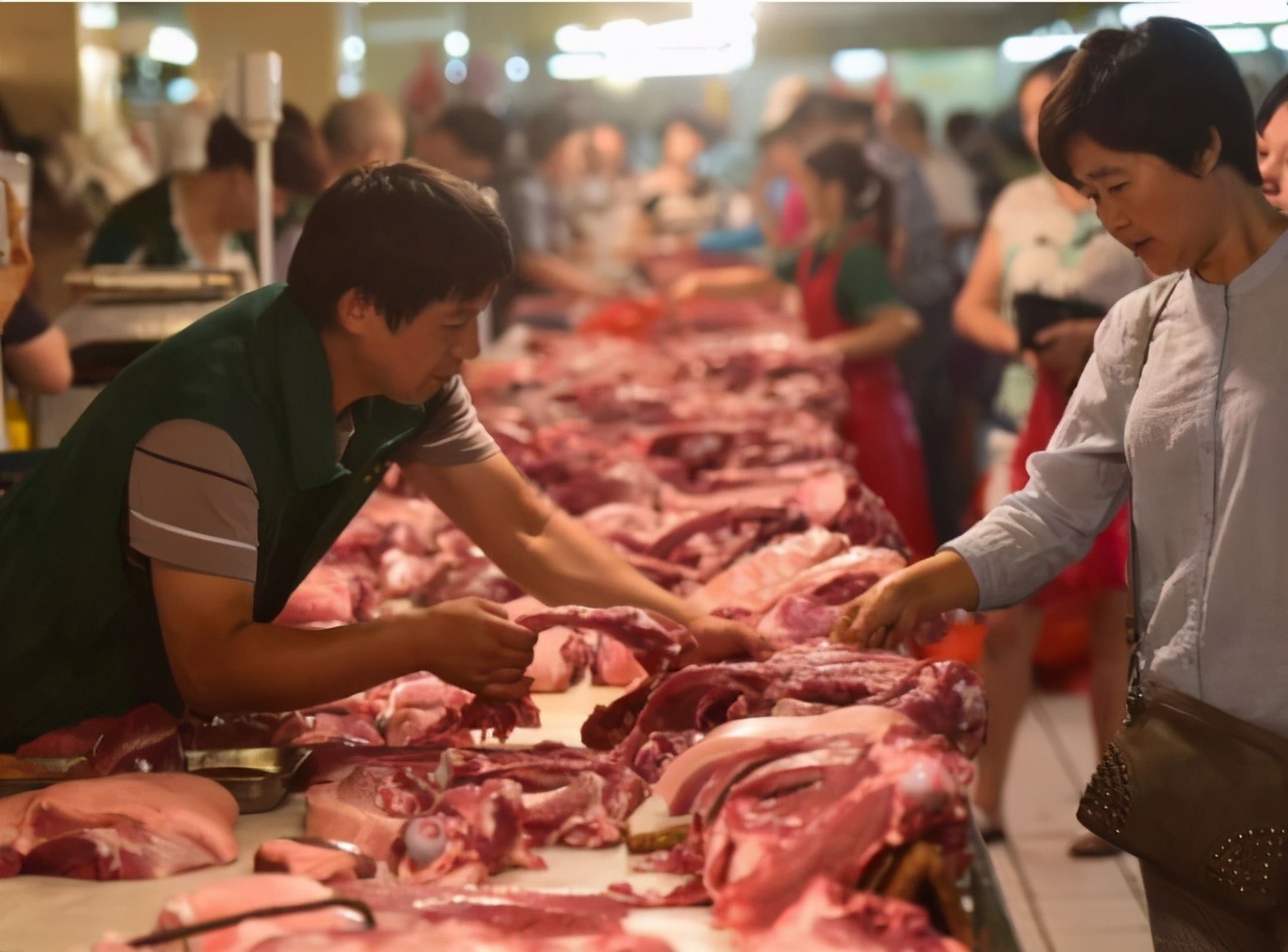 买猪肉时小贩手上拿抹布有以下动作那你可要注意了看完涨知识